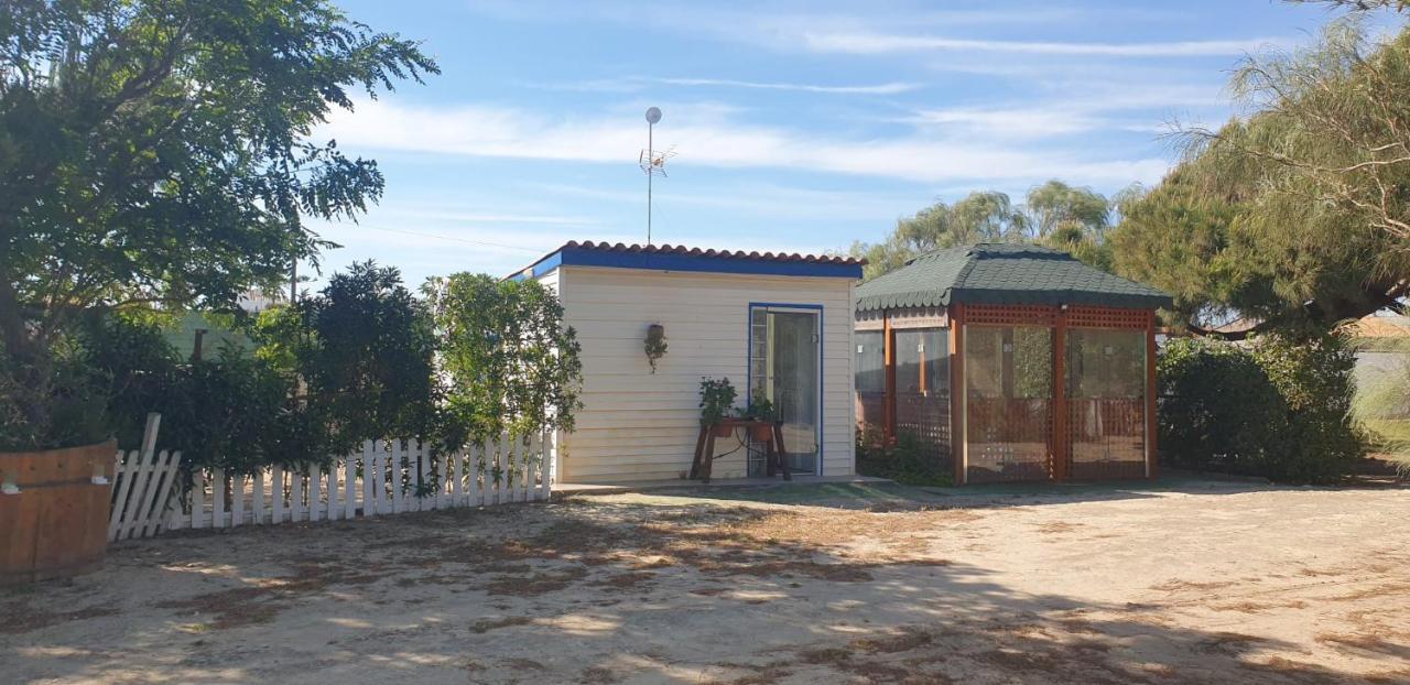 Finca Las Dunas: Beachfront Chalets with Jacuzzis Rota Exterior photo