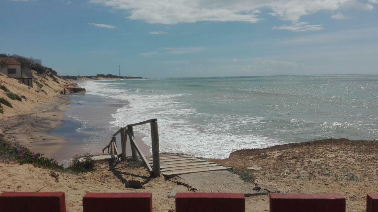 Finca Las Dunas: Beachfront Chalets with Jacuzzis Rota Exterior photo